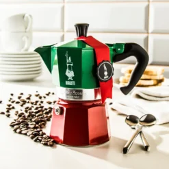 Bialetti - Moka Express Collection Italia (Tricolour), 3-Tassen-Kaffeemaschine, Aluminium -De’Longhi Verkaufsgeschäft 0bbb4321d8607b4817cfc407502b8588