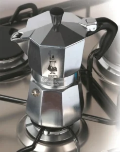 Bialetti Moka Express - 3 Tassen Espressokocher -De’Longhi Verkaufsgeschäft 0ddf7688fff590de75c51e35a988f917