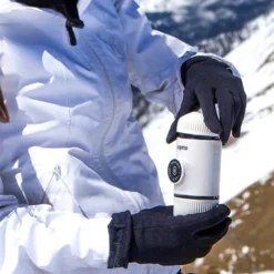 WACACO Nanopresso Tragbare Espressomaschine, Mit Nanopresso-Etui, Upgrade-Version Von Minipresso, Reisekaffeemaschine, Kaffee-To-Go, Manuell Betrieben, Weiß, Nachhaltig -De’Longhi Verkaufsgeschäft 2367198c884b6abb03de1d472de3f10a