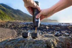 WACACO Nanopresso Barista Kit, Zubehör Für Die Tragbare Espressomaschine Nanopresso. Doppelter Espresso, Lungo -De’Longhi Verkaufsgeschäft 2c95c992b672573e667f89fdb1bb5bc3