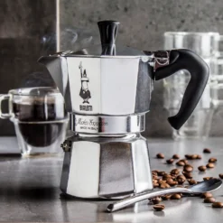 Bialetti Moka Express - 3 Tassen Espressokocher -De’Longhi Verkaufsgeschäft 389e12ed31c5b0eae3c0c57a14e0d970