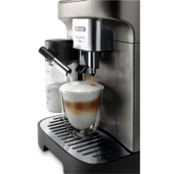 De'Longhi DeLonghi ECAM 290.81.TB Magnifica Evo Milk - Kaffee-Vollautomat - Titanium/schwarz -De’Longhi Verkaufsgeschäft 4af0d8f35fcb34c9384924a70caffb9c