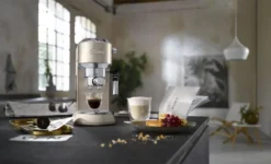 De'Longhi Delonghi Kaffeemaschine Dedica Metallics EC785.BG Pumpendruck 15 Bar, Eingebauter Milchaufschäumer, Manuell, 1300 W, Beige -De’Longhi Verkaufsgeschäft 50e895cc1ebab00ce8b754124cd7701d