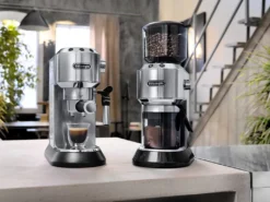De'Longhi DeLonghi EC685.M Dedica Style Siebträger Espressomaschine Silber -De’Longhi Verkaufsgeschäft 6837a642d36c5a7ff79b6b68c861af30