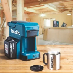 Makita Akku / Netz Tragbare Mobile Kaffeemaschine Caffee DCM501Z 18V 230V -De’Longhi Verkaufsgeschäft 8c50386c3ed475ba1049c1620359fee6