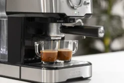 Princess 2 Tassen Espresso- & Kapselmaschine Mit Milchaufschäumer -De’Longhi Verkaufsgeschäft c054d3eda0305ef4225595e2cbb50eeb