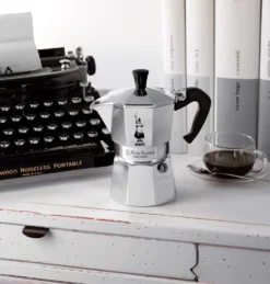 Bialetti Moka Express - 3 Tassen Espressokocher -De’Longhi Verkaufsgeschäft ee07eba8e793e9afff4dbf15af6963ac